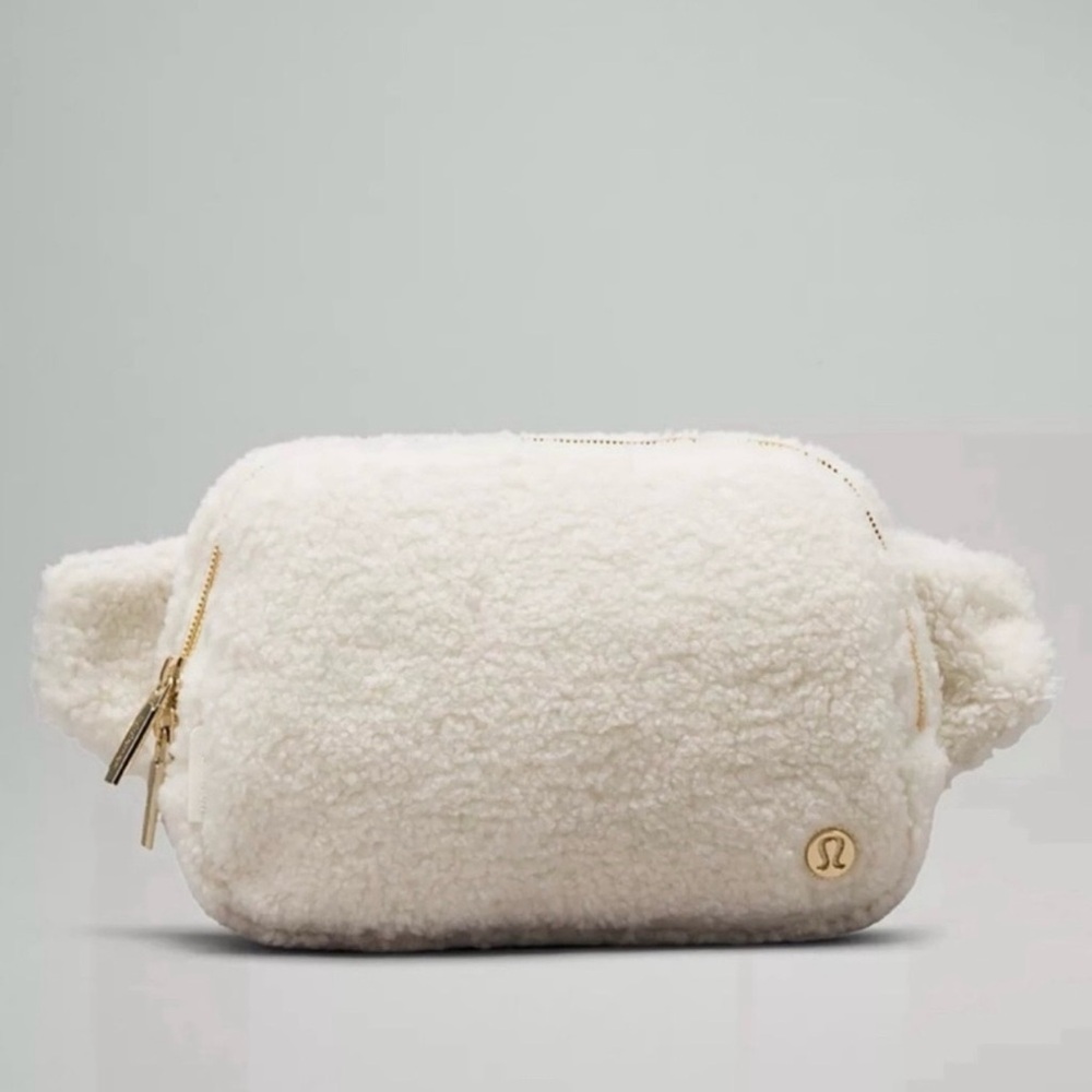 Lululemon Everywhere Belt Bag Large 2L *Fleece White Opal / Gold
